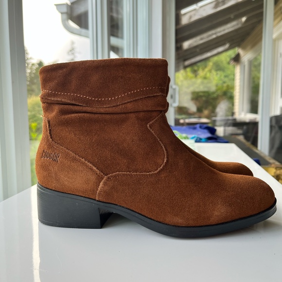 Size 7 Waterproof Suede Ankle Booties by Cougar - Picture 4 of 5